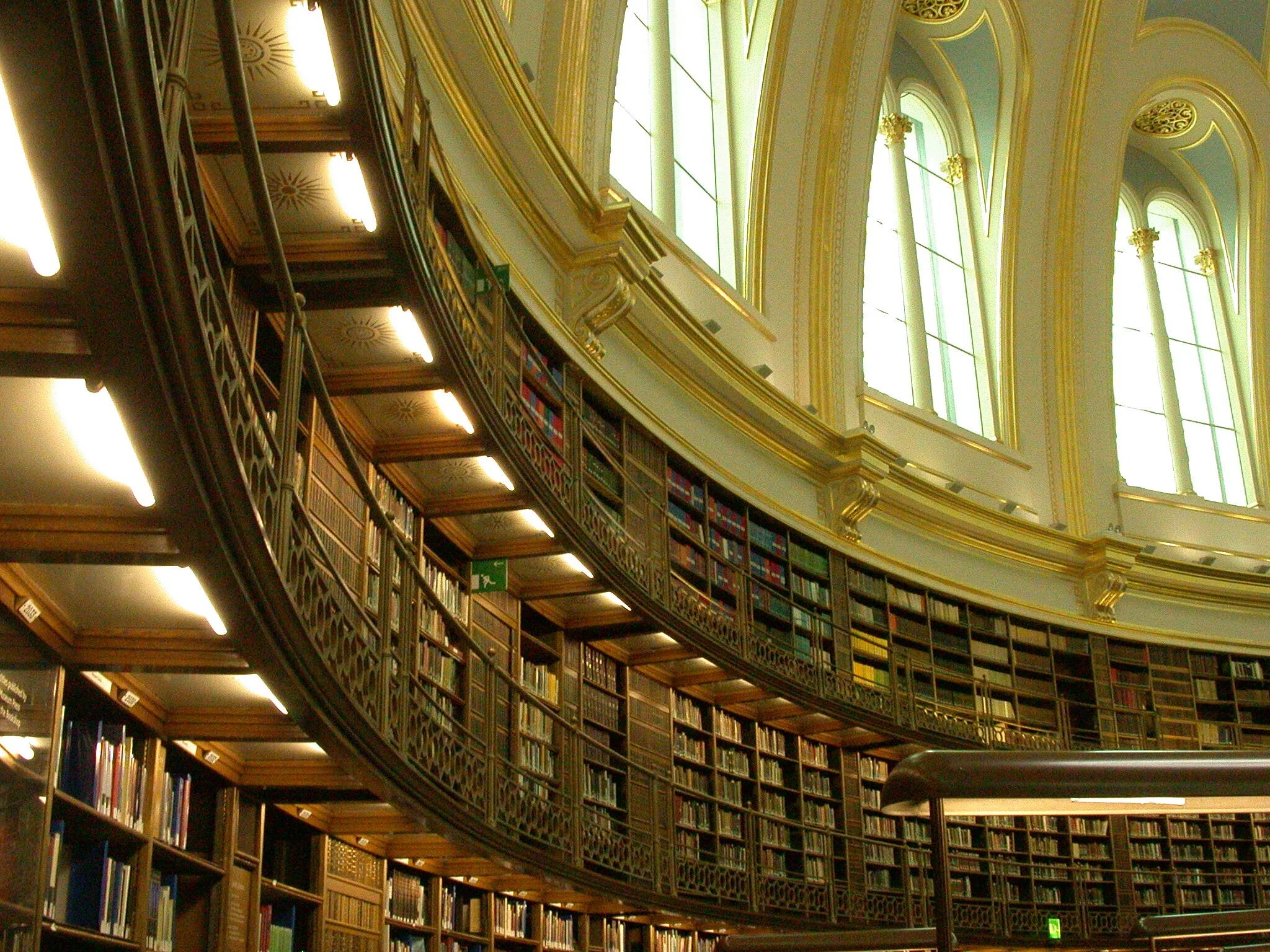 Attachment library. Библиотека британского музея в Лондоне. Читальный зал британского музея в Лондоне. Британский музей Лондон читательный зал. Библиотеки британского музея 1753.