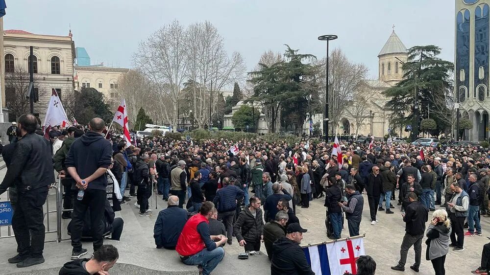 Что сейчас в грузии происходит последние. Протесты в грузии. протесты в грузии 2025. протесты в грузии сейчас.