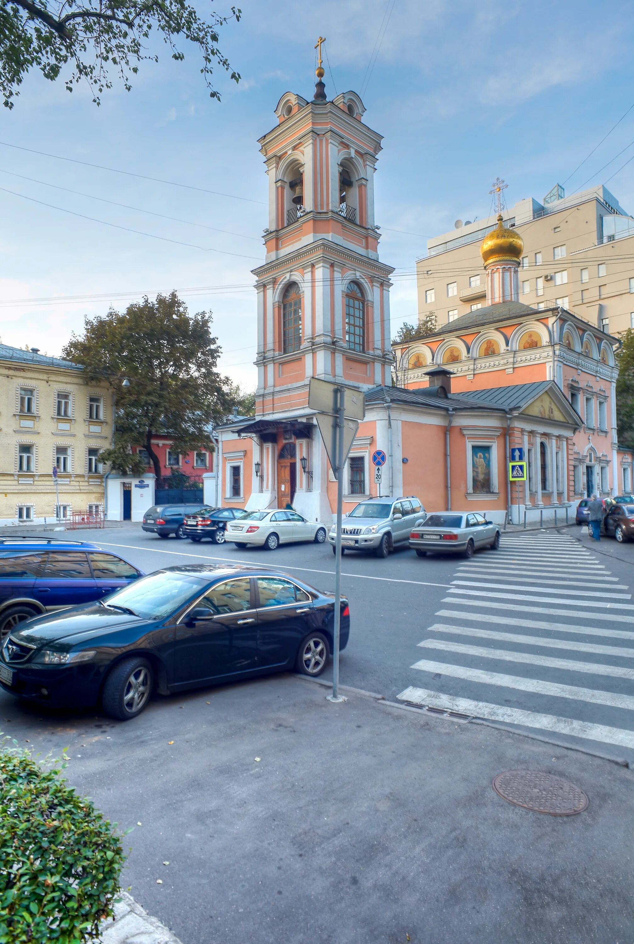 Воскресения словущего на успенском вражке москва. Храм Воскресения Словущего на Успенском Вражке в Москве. Церковь Словущего Брюсов переулок. Храм Вознесения Словущего в Москве. Москва храм Воскресения Словущего Брюсов переулок.