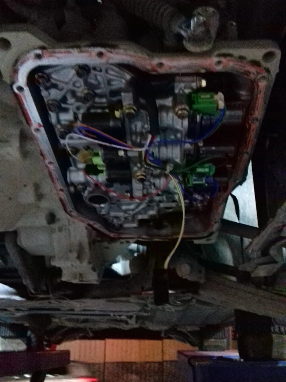 Шкода суперб 2012 двс и акпп. Менять фильтр в коробке тойота ярис. Замена масла акпп bmw e46. 4. Drive2 замена масла акпп.