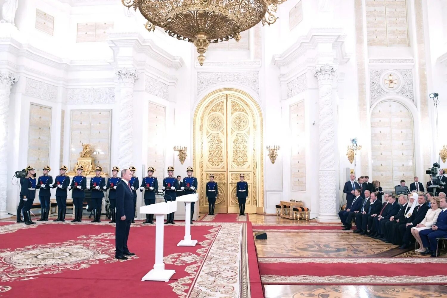 Зал награждения в Кремле. Кабинет президента в Кремле. Торжественный прием в Кремле выпускников военных. Вручение госпремий.
