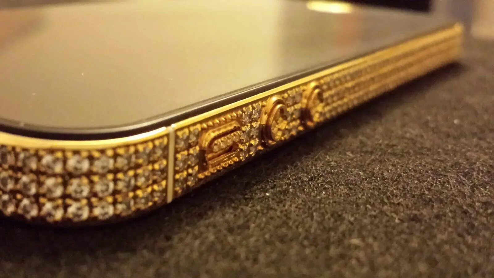 Iphone XS Gold. Iphone 5 Gold. Айфон 12пм золото. Золотой айфон. Vphonegaga gold