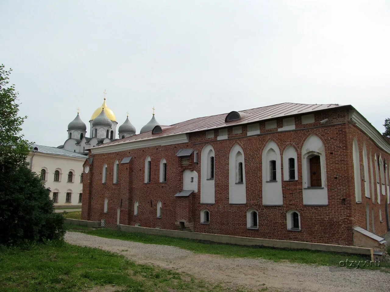 Новгородский детинец ярославово дворище. Ярославово дворище воротная башня. Владычный двор великий новгород. Грановитая палата новгородского кремля. Владычный двор великий новгород.