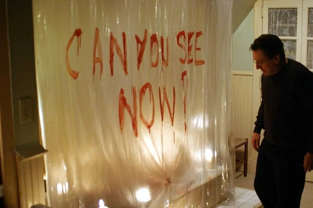 игра в прятки фильм 2005. игра в прятки фильм 2005. ужастик игра в прятки. дакота фаннинг война миров. игра в прятки эмили.