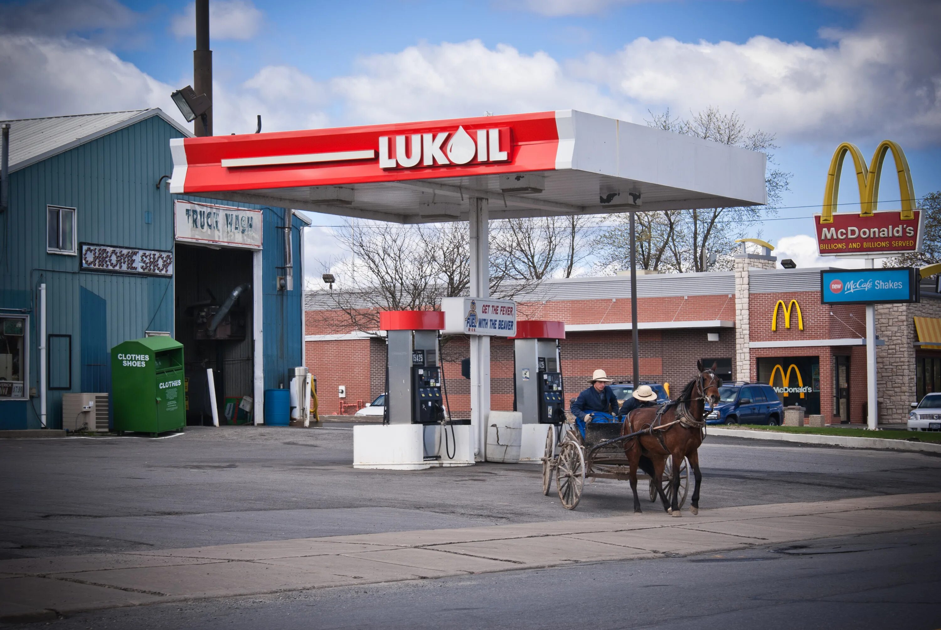 Заправки россошь. Азс лукойл в сша. заправки лукойл в америке. заправки lukoil в сша. лукойл нью йорк.