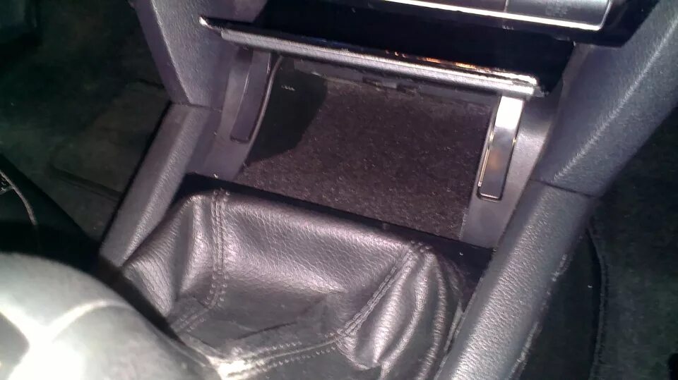 Коврик вместо пепельницы - Skoda Octavia A5 Mk2, 1,8 л, 2013 года аксессуары DRI