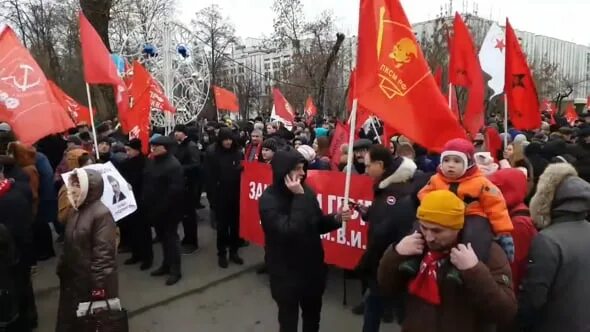 Рудой на митинге. Свердлов на митинге. Митинг on off