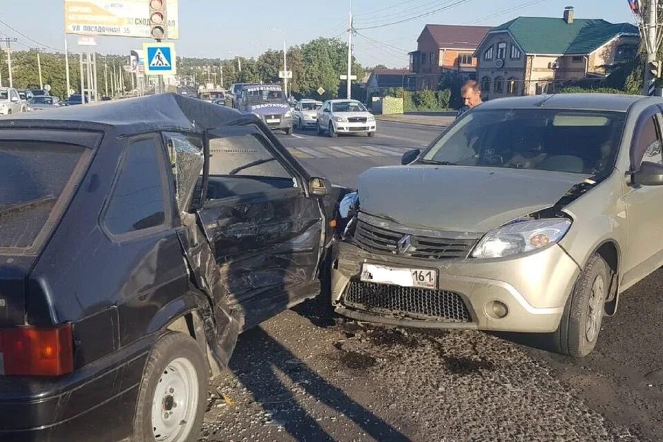 Иномарки шахты. Иномарки шахты. Кузнецк авария столб сухановка приора. Авария в шахтах на звездной вчера. Ростов на дону город шахты авария маш завод сбили мальчика 15 лет.