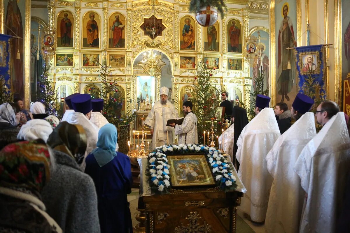 миссионерская литургия на приходе храм. служба в церкви саранск. служба в церкви саранск. свято-никольский храм саранск. церковь 9 января.