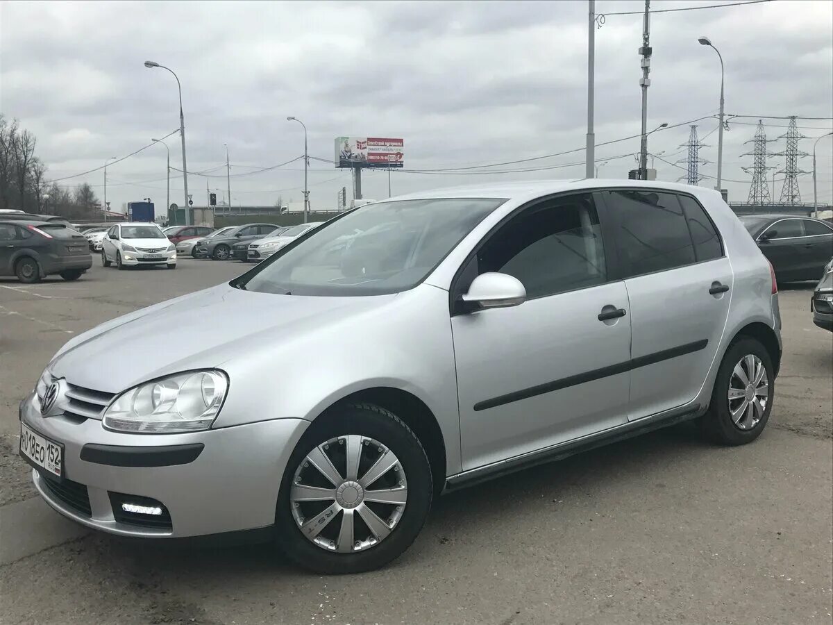 Купить фольксваген 2005. Фольксваген гольф 5 2005 года. Volkswagen Golf 5 2005 года. Фольксваген гольф 5 серебристый. Гольф 5 двухдверный 2005 год.