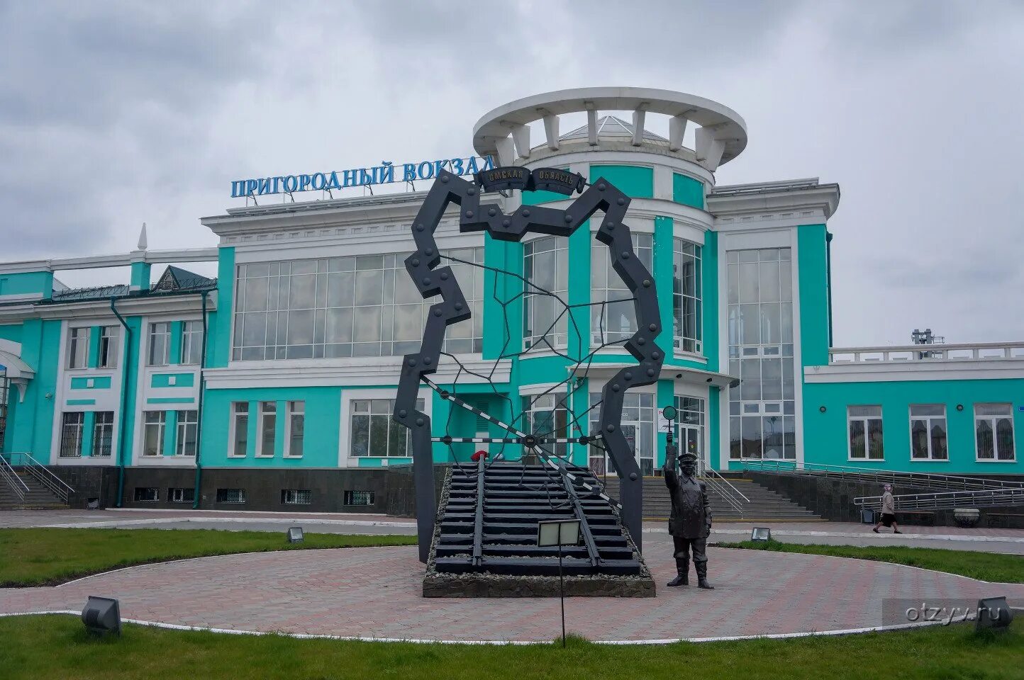 Собор успения пресвятой богородицы омск. Омск омск, площадь бухгольца. Тарские ворота омской крепости. Успенский собор в омске. Достопримечательности омска.