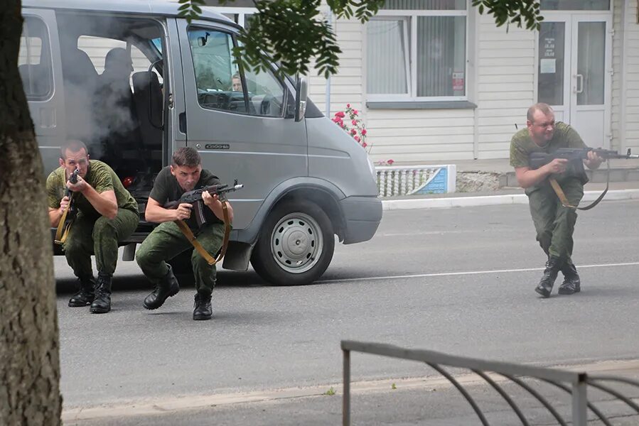 Вакансии работы в буда кошелеве. Армия военкомат. Армия Белоруссии. Военкомат Белоруссии. Учения артиллеристов Беларусь.