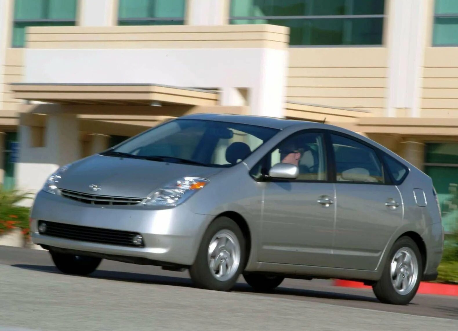 Toyota prius 2008. Тойота приус гибрид 2004. Тойота приус альфа гибрид. Приус двадцатка. Приус двадцатка.