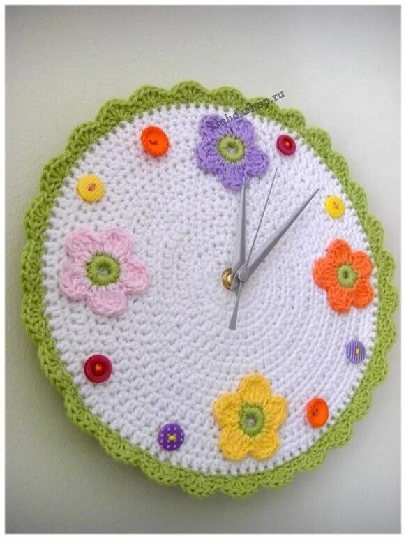 Часы вязаные крючком настенные. Вязаные часы наручные. Вязаные часы крючком. Вязание крючком часы настенные. Вязаные часы.