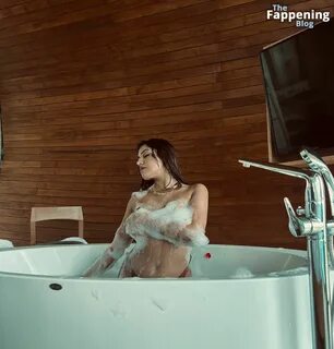Simran Kaur Topless (7 Photos) .