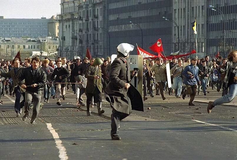 1993 век. Октябрьский путч 1993. 1993 Октябрьский путч Останкино. Переворот в 1993 году в Москве. Штурм белого дома 1993.