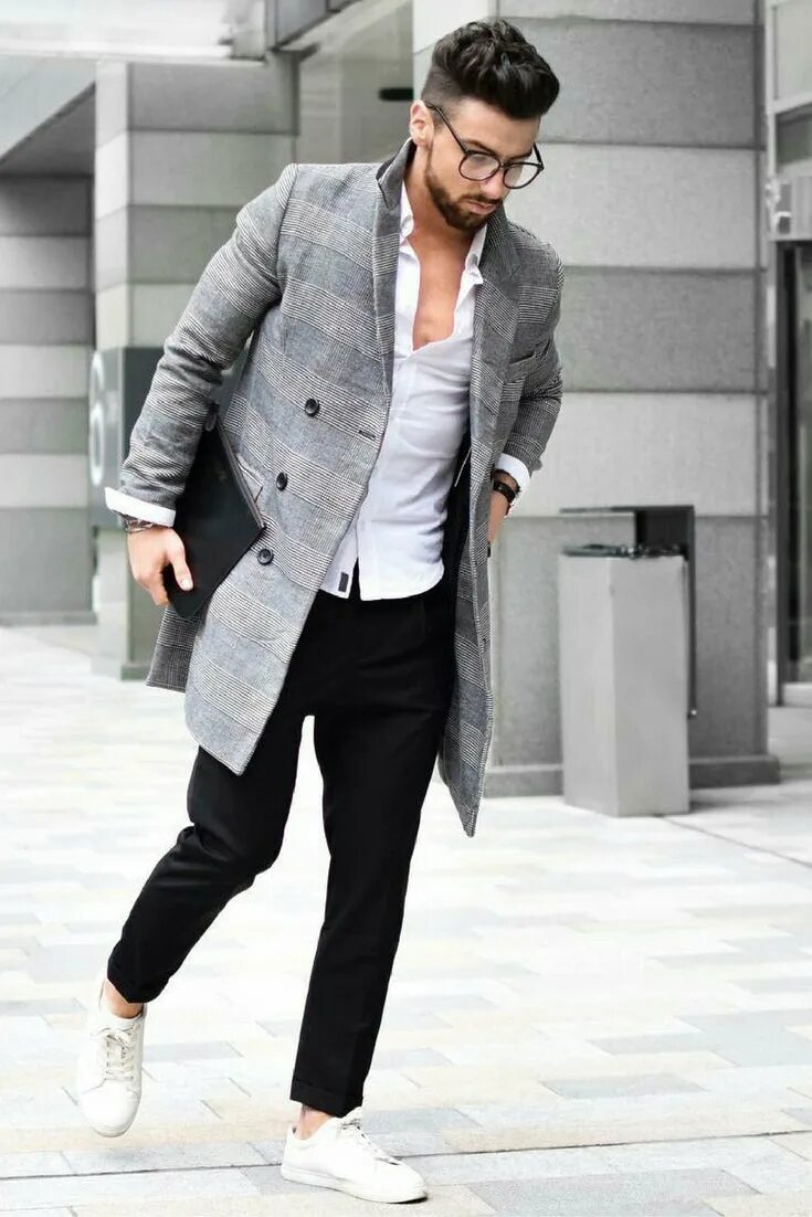 Мужской стиль. Мужской классический образ. Стильный мужчина в пальто. Современный стиль одежды для мужчин. Белые кроссовки пиджак