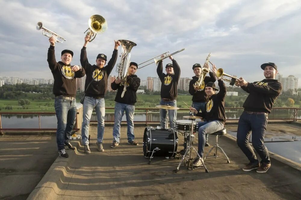 Трубачи брасс бэнд. Группа workshop brass band. Brass band 1840. Brass группа. Бревис бэнд.