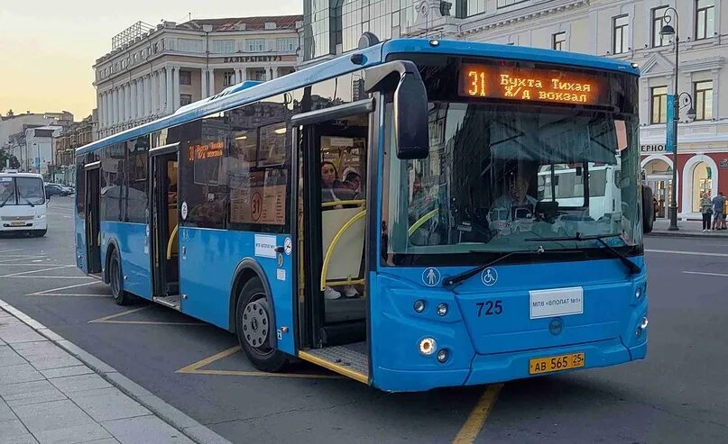 Самые длинные автобусные маршруты омска. Изменения автобусных маршрутов в москве. Лиаз 4292. Автобус москва маршрут 725 остановки и расписание. Лиаз 5292.