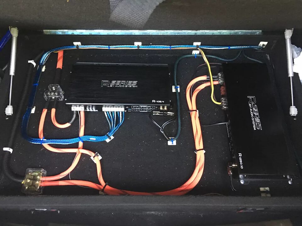 Питание двух усилителей. Дистрибьютор питания автозвук на 2 усилителя. Питание двух усилителей. Питание двух усилителей. 150.