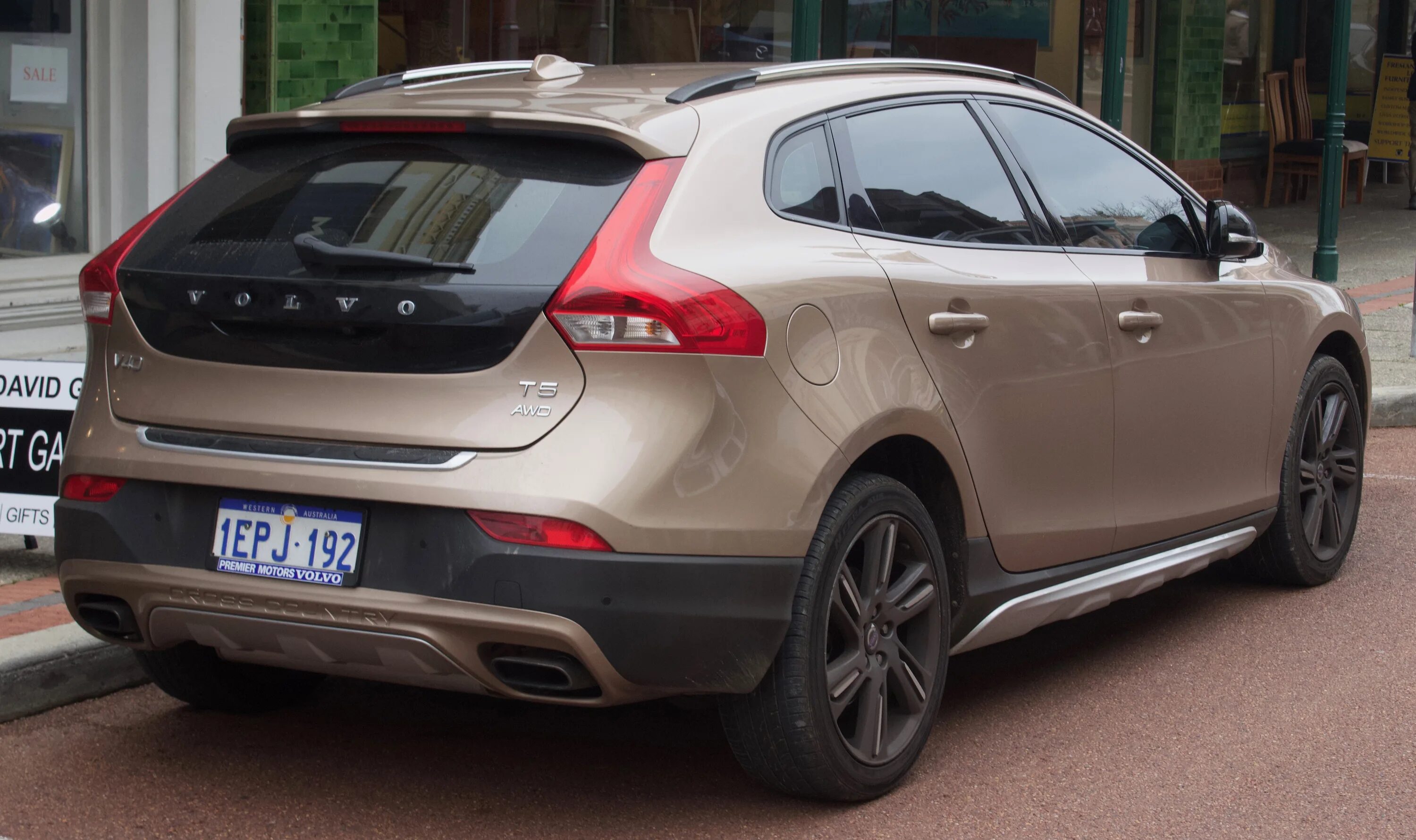 Volvo 40 cross country. Volvo v40 cross country 2021. Volvo 40 cross country. V40 cross country t5. Вольво в 40 кросс.