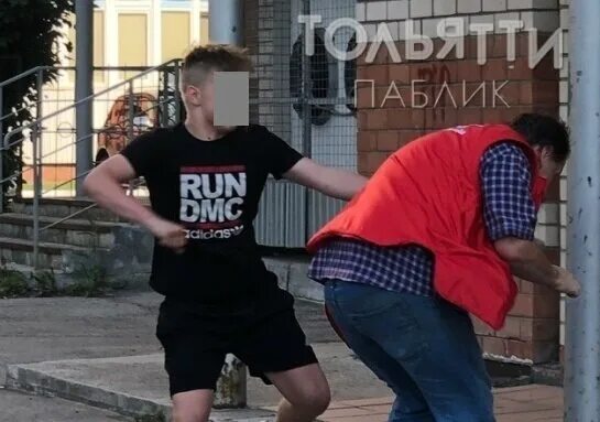 Пацаны школьники -реальные. Тольятти подросток избил. Женщина избил подростков маршрутке. Тольятти подросток избил. Тольятти подросток избил.