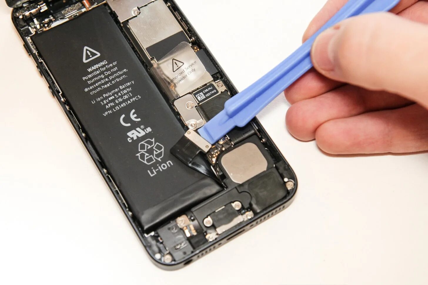 Iphone 5s батарея. Батарея на айфон 5s. Battery iphone 5se. Iphone 5s Battery Replacement. Ремонт аккумулятора телефона