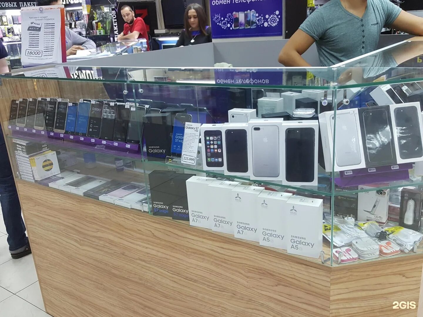 Mobile butik. Street boutique fashion truck. передвижные магазины одежды. интерьер магазина одежды. магазин мобильный бутик тверь.