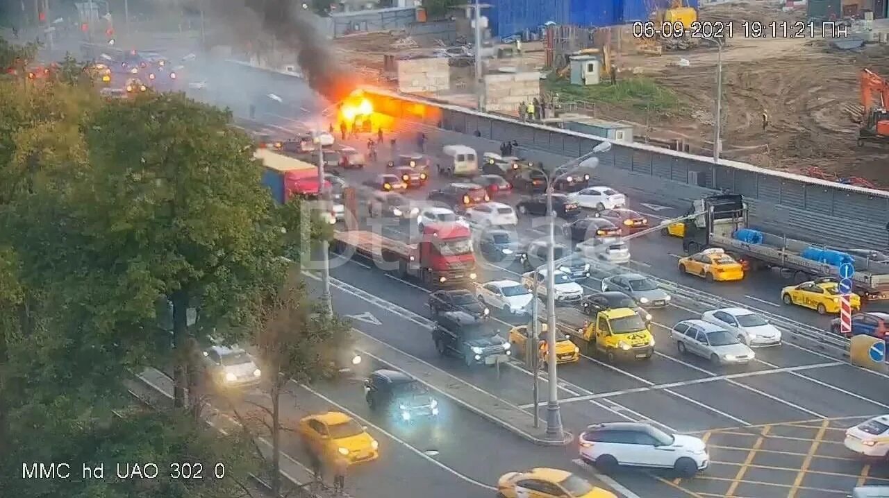 Нападение движение. Пожар на Варшавском шоссе вчера. Пожар на Варшавском шоссе сейчас. Взрыв на Варшавском шоссе сегодня. Авария на Нагатинской улице сегодня.