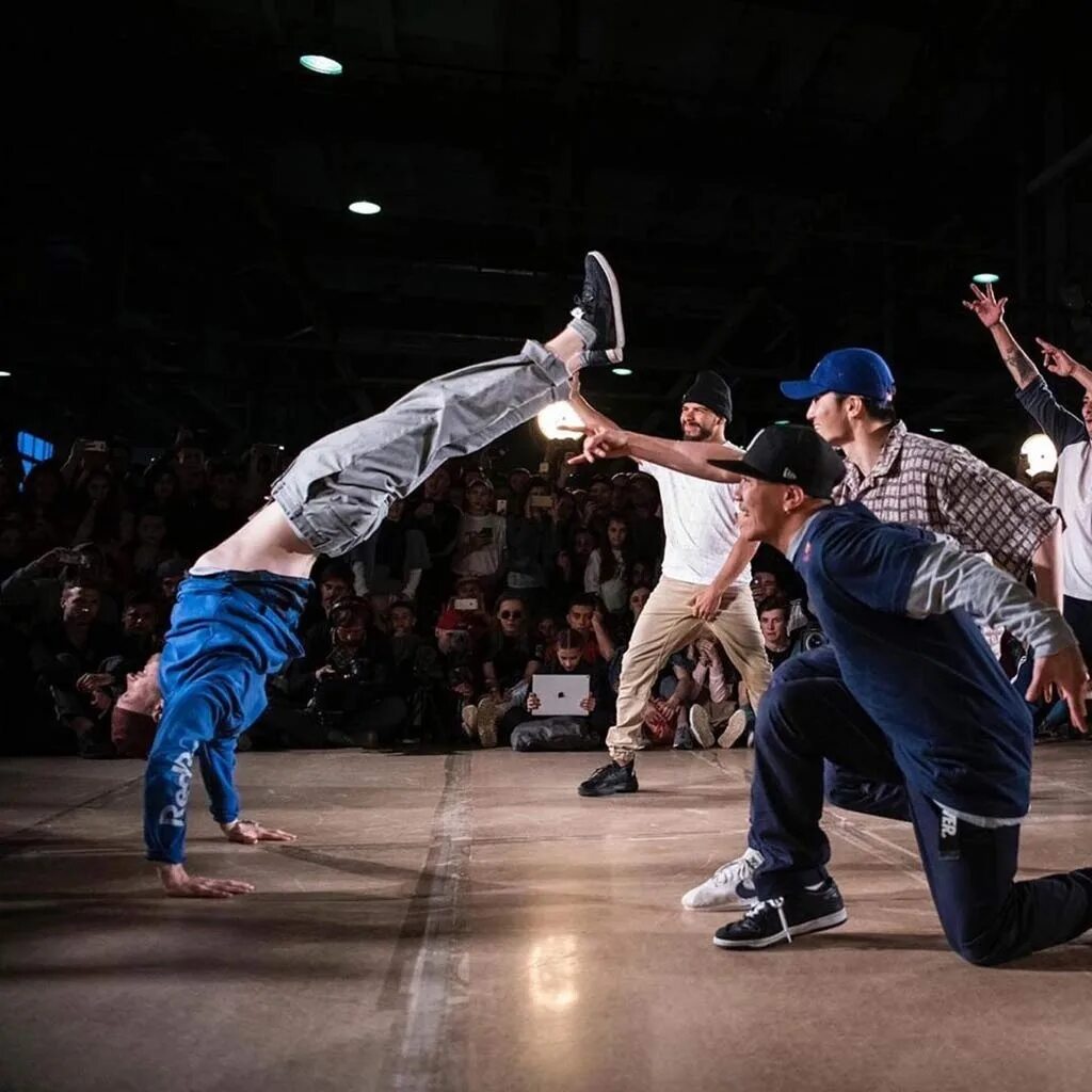 Брейк бит лучшее. Сэм бутта брейк. шейкин брейк. bboy the8. брейк дансеры субкультура.