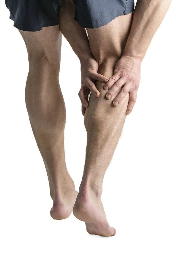 Сильные боли в области голени. Мужские ноги.