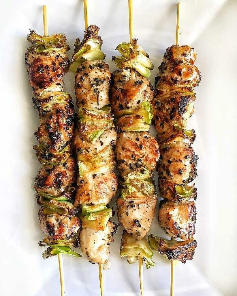 Рецепт шашлыка из филе курицы на мангале. Шашлык куриный. шашлычки на шпажках. курица на шпажках. шашлычок из курицы.