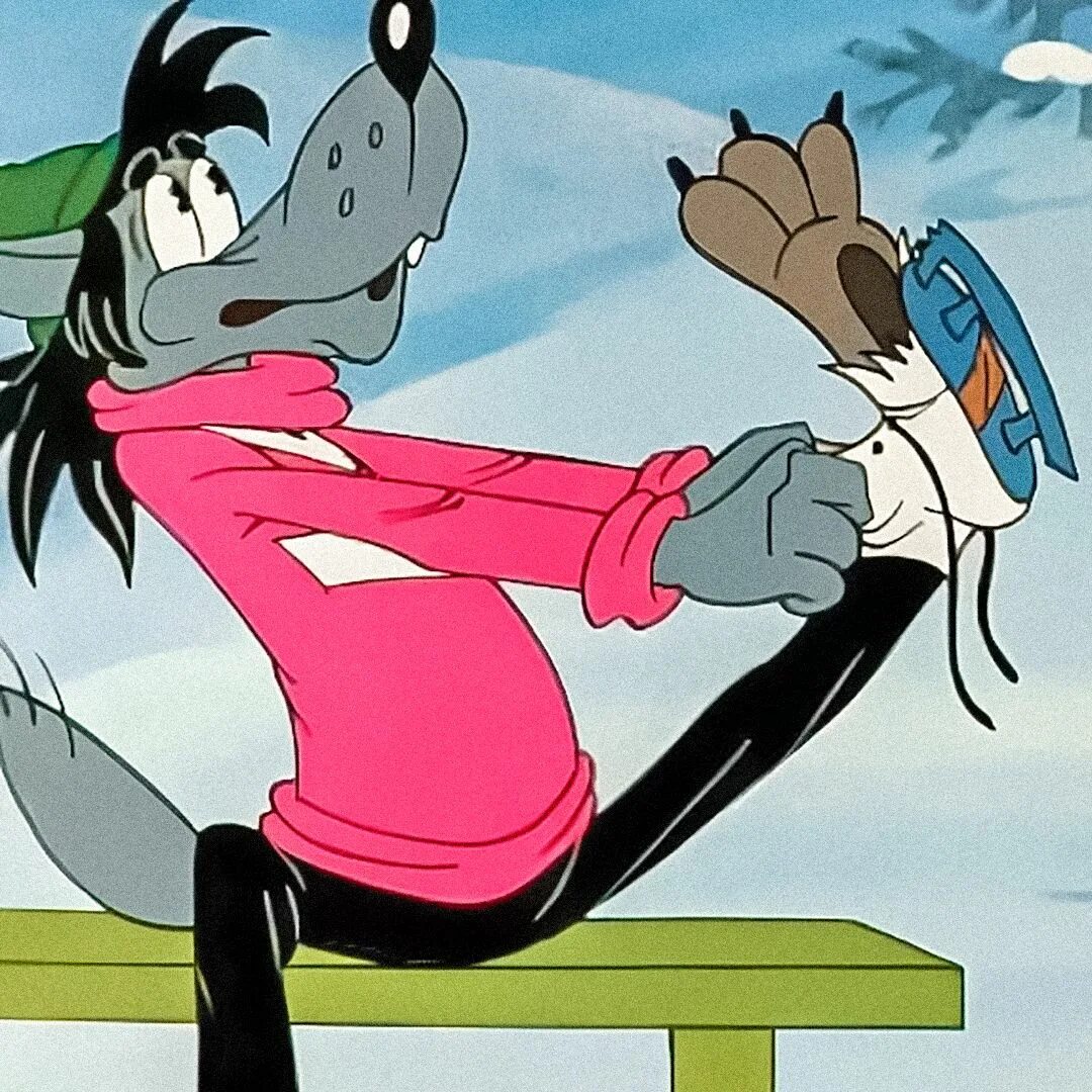 ну погоди ботинки волка. ну погоди выпуск 8 1974. ну погоди волк одевает коньки. волк из ну погоди одевает коньки. ну погоди ботинки волка.