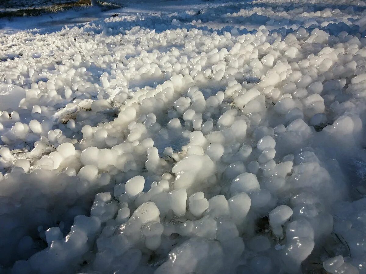 Снег состоянии воды. Атмосферный лед. Ледяной град. Атмосферные воды. Ледяные облака.