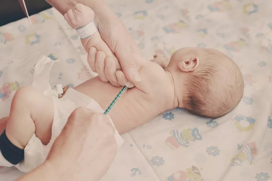 Прививка при рождения как называется. Вакцина бцж. вакцинация новорожденных бцж. вакцинация новорожденных в родильном доме. прививка новорожденному.