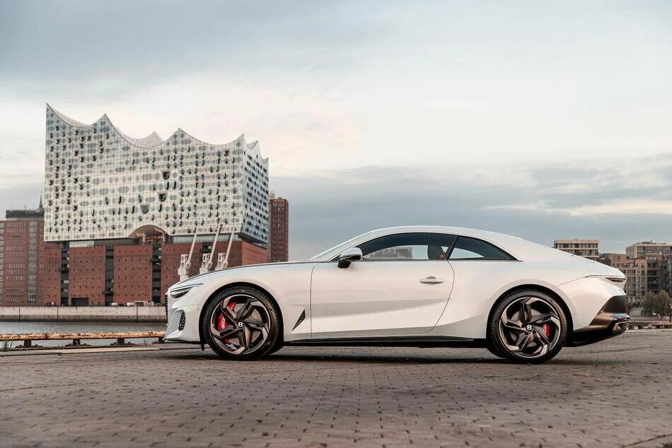 Bentley mulliner batur. Бентли машина 2023. Бентли mulliner batur 2022. Bentley mulliner 2022. Bentley batur 2023.