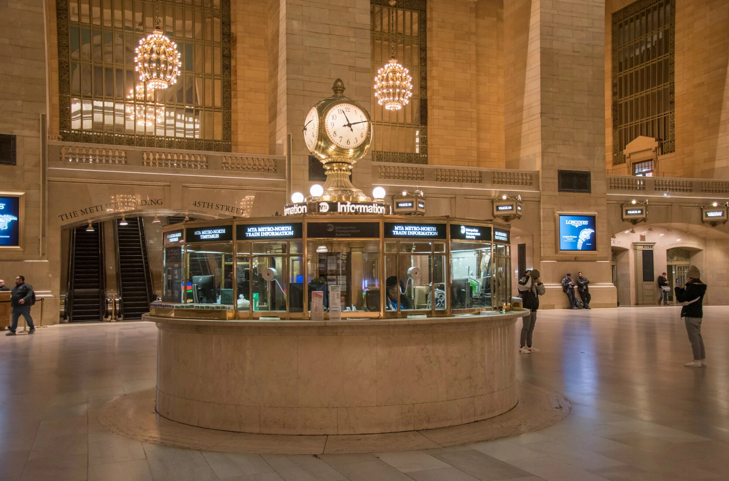 Центральный терминал. Центральный вокзал Нью-Йорка. Grand Central Terminal Clock. 32. Grand Central Terminal. Терминал вокзал.