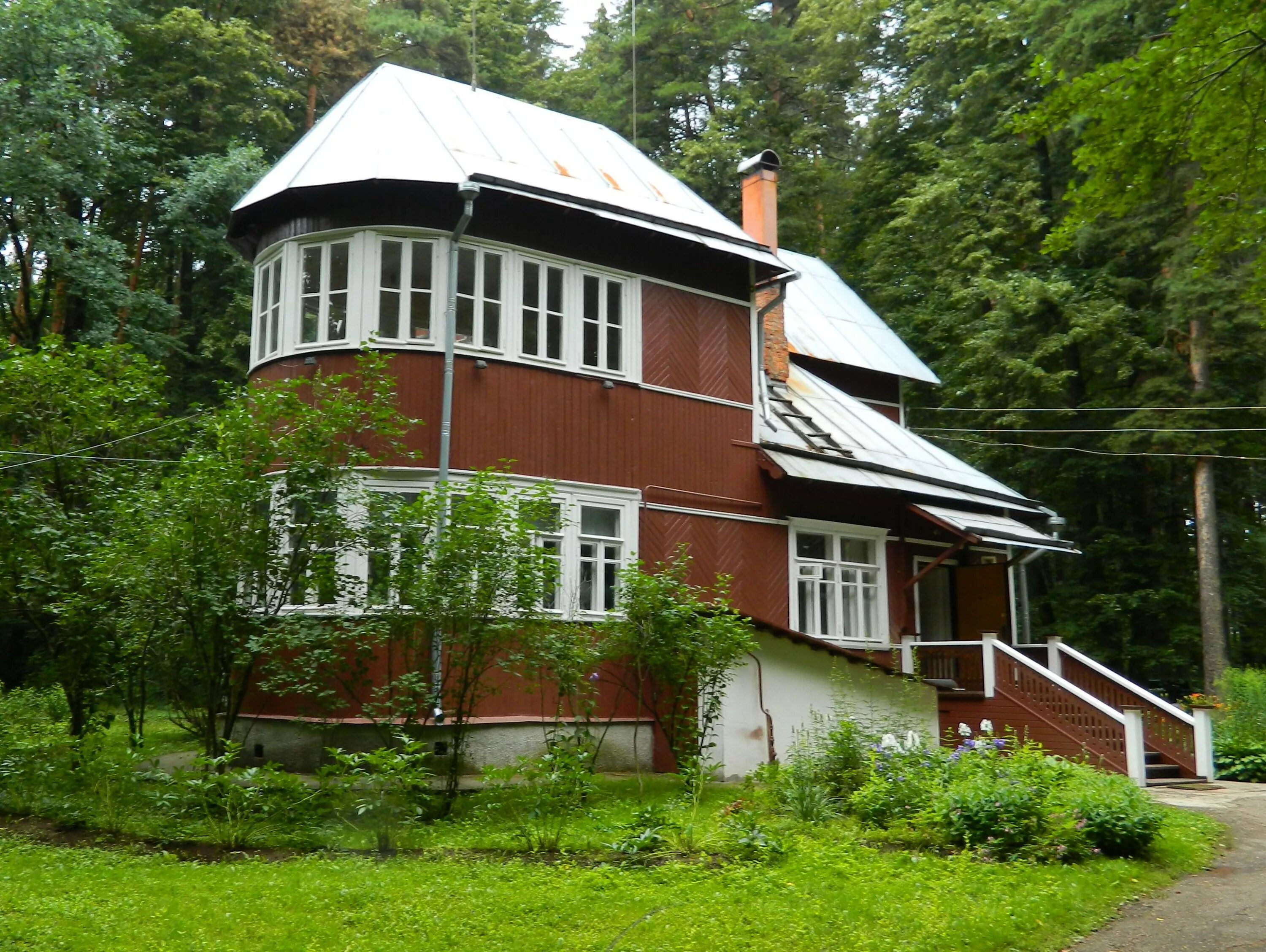 Дачи писателей в переделкино. Дом Пастернака в Переделкино. Музей Пастернака в Переделкино. Дом-музей Бориса Пастернака в Подмосковье.