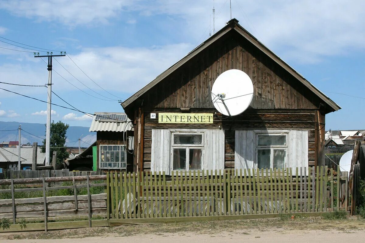 Купит интернет в деревню. Интернет в деревне. Высокоскоростной интернет в деревне. Интернет в селе. Связь на селе.