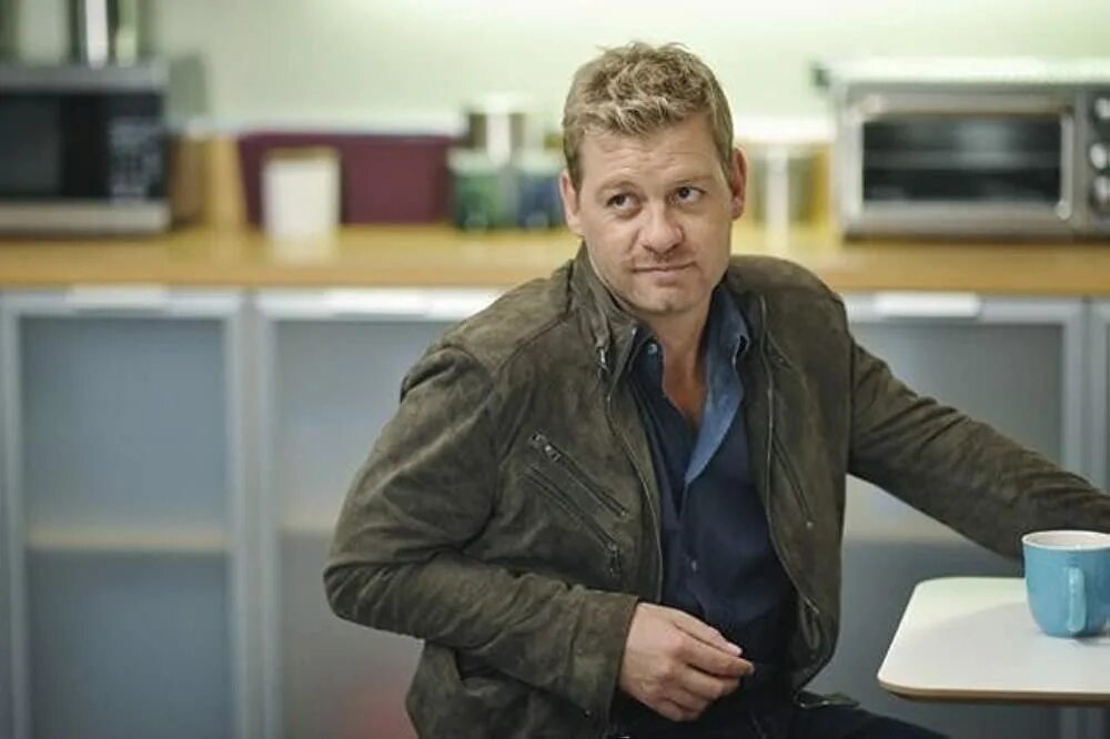 Следствие по телу сериал 1 сезон. Генри йен кьюсик. Следствие по телу сериал сергей. Vücut 2011 фильм. Следствие по телу сериал доктор трент марш.