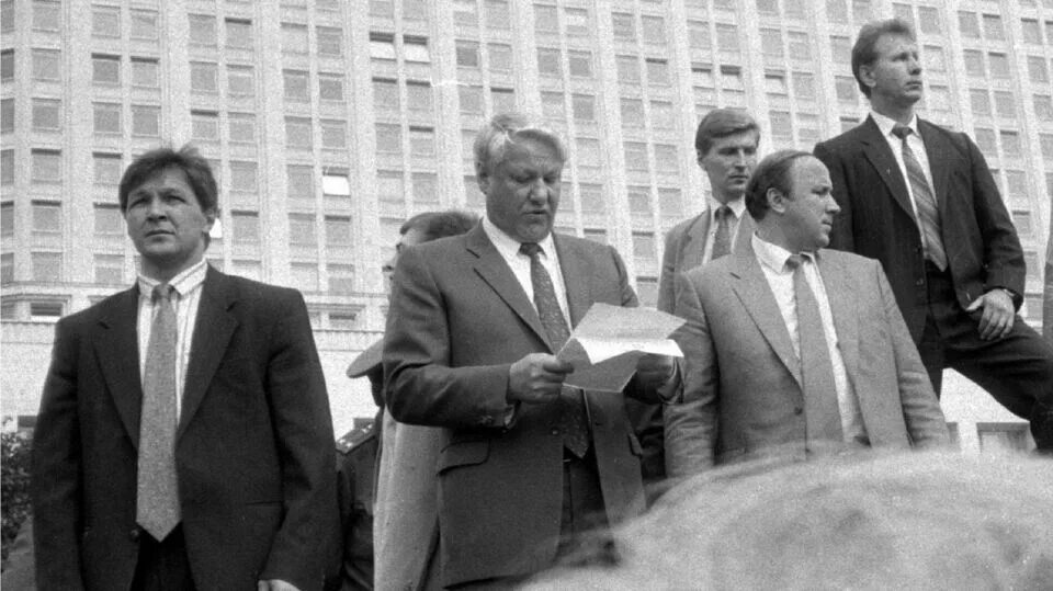 Вступила в 2000 году. Золотов телохранитель Собчака. Золотов Ельцин 1991. Золотов охранник Собчака. Золотов в охране Ельцина.