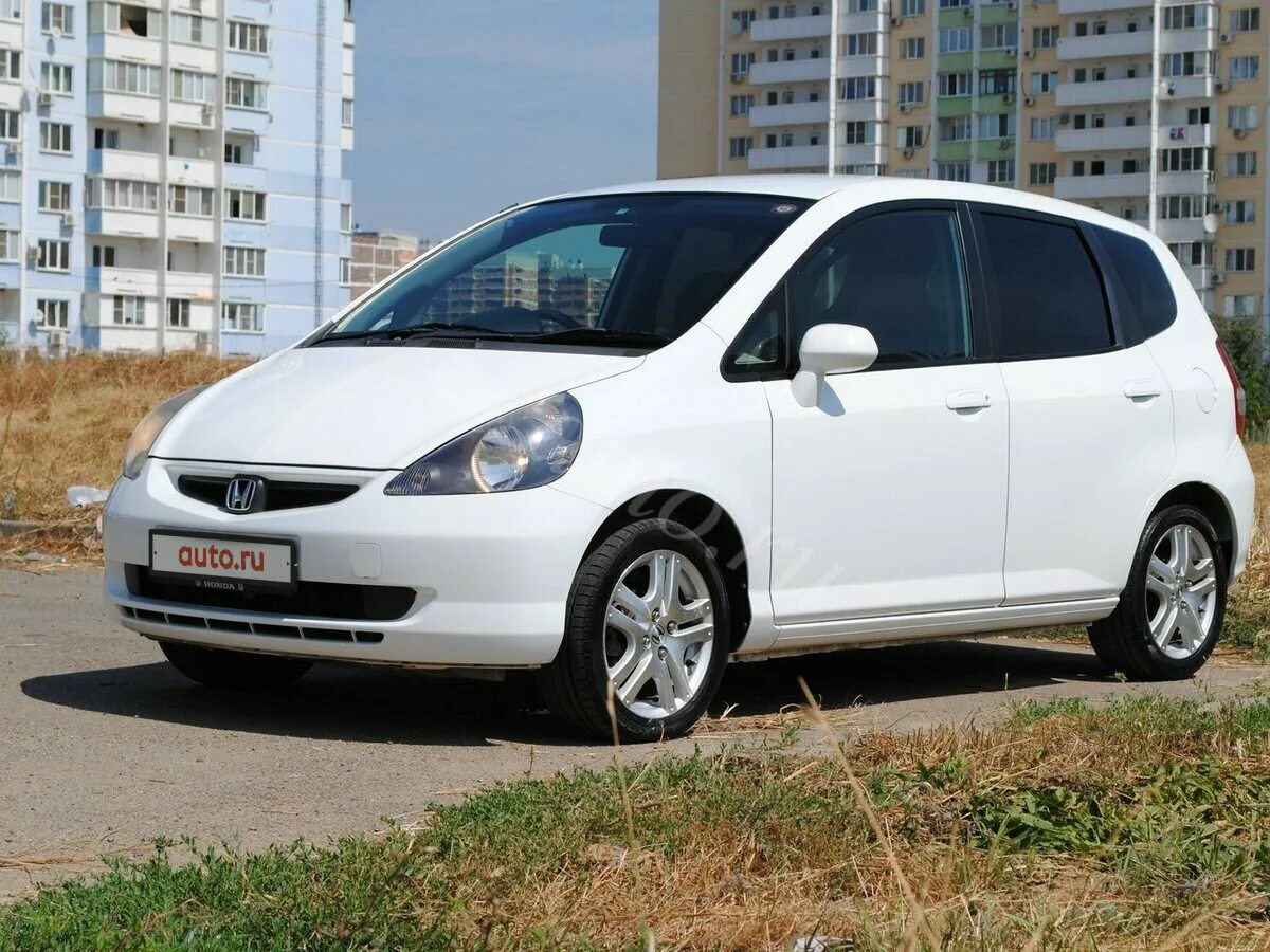 Дром приморский край хонда. Хонда фит 2003 белый. Honda Fit 2003. Хонда фит 2003 года белая. Honda Fit белый.