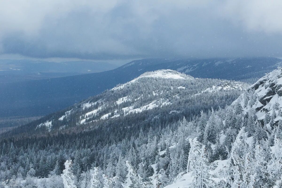 Лужба междуреченск горы. Склон уван. Горная шория кузнецкий алатау. Нургуш гора зимой. Нургуш гора.