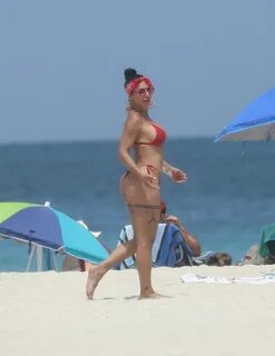 Lis Vega Displays Her Sexy Body on the Beach (72 Photos) .