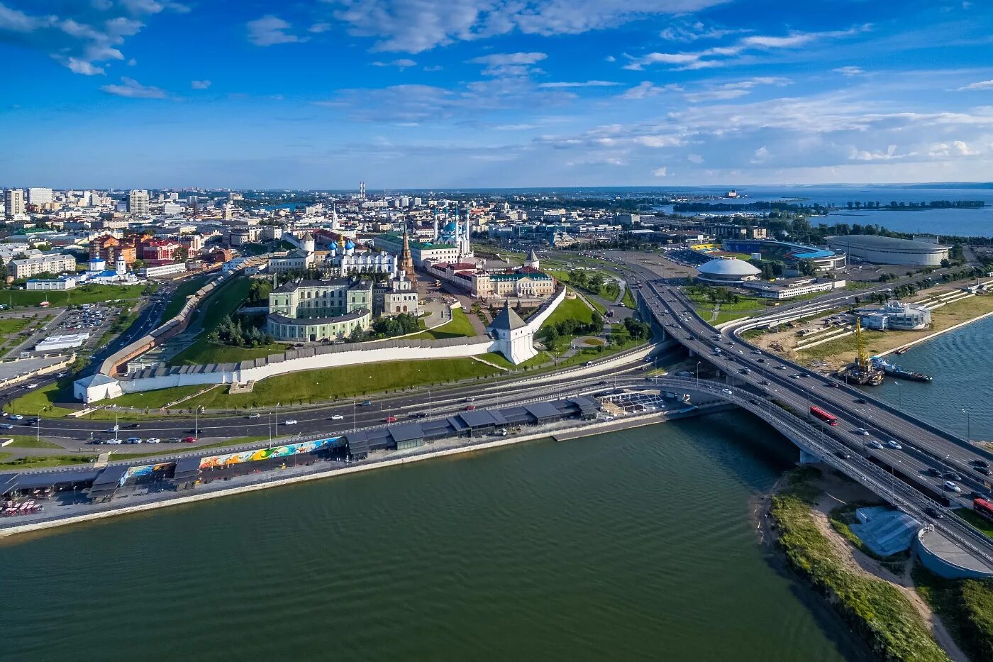 Республика казан. Река в центре Казани. Казань центр города. Город Казань река Волга. Татарстан Казань центр.