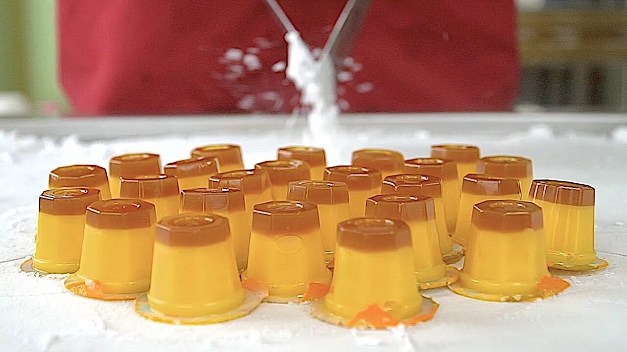 Желе молочное с желатином. Яичный флан. Карамель желе. Желатиновые конфеты. Карамель желе.