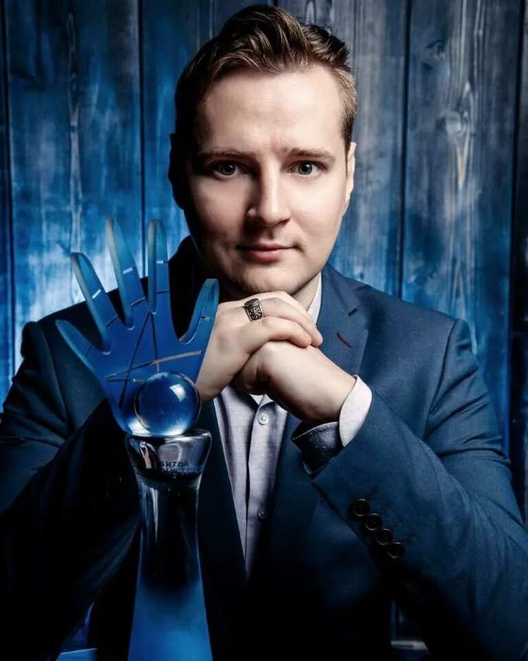 Дмитрий волков битва экстрасенсов. Победитель 13 битвы экстрасенсов дмитрий волхов. Дмитрий волхов битва экстрасенсов. Дмитрий волхов битва экстрасенсов 13. Где сейчас экстрасенс велес.