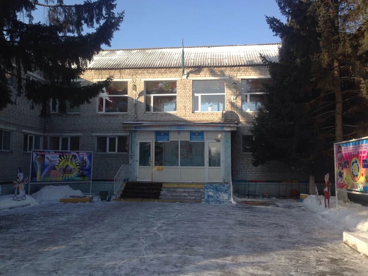 Все дети до 3 лет будут обеспечены местами в яслях к концу 2023г. Семья ясли. Ясли семей. Вакансии в детский сад. Семья в детском саду ясли семейные фото.