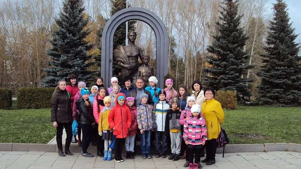 Ддиют октябрьский башкортостан. Ддиют октябрьский. памятник думы солдата октябрьский башкортостан. магазин школьник октябрьский башкортостан. дума солдат октябрьский республика башкортостан.