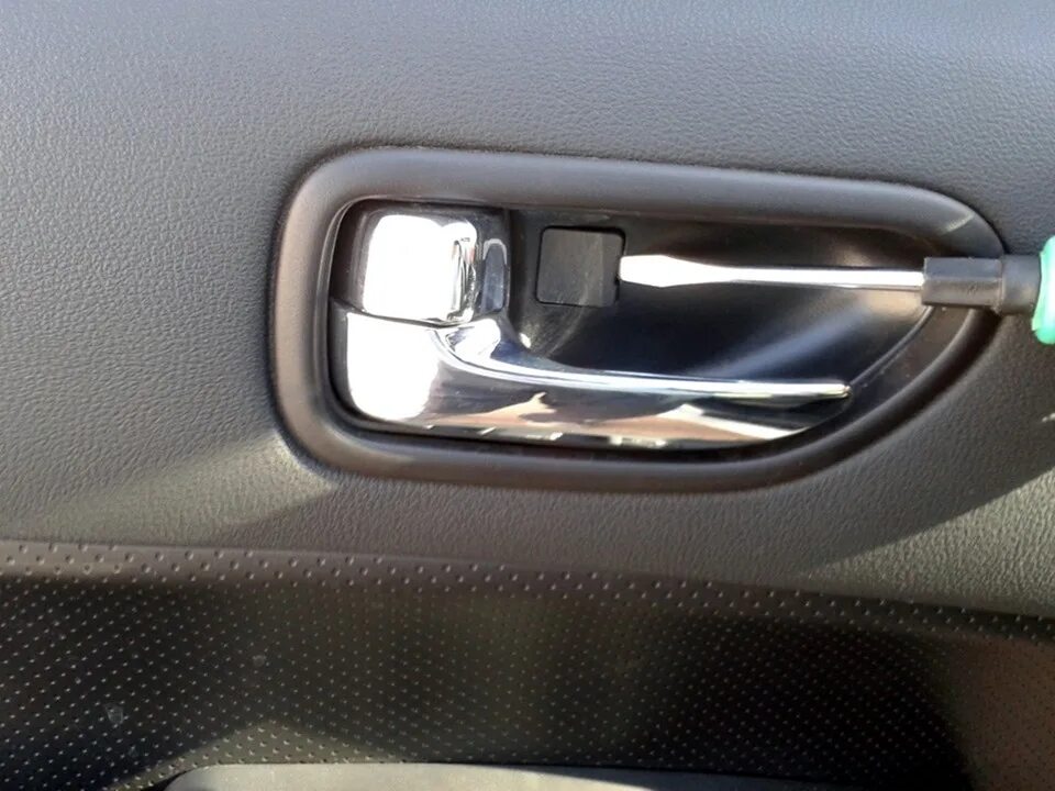 ручка двери ниссан икстрейл т31. снять ручку двери х трейл. дверные ручка на ниссан х-трейл т30. снять ручку двери х трейл. замок на водительскую дверь ниссан x-trail т30.